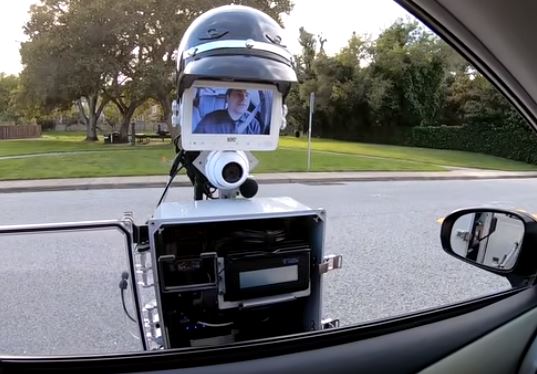 GoBetween es un robot policía para control de tráfico que multa