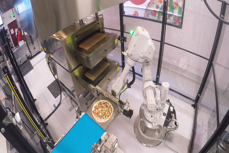 La robótica en la cocina llega Bruno el robot pizzero